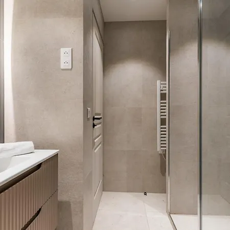 Luxury Grand Air-conditioned In The Heart Of Lejlighed
