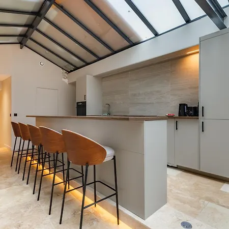 Luxury Grand Air-conditioned In The Heart Of Lejlighed