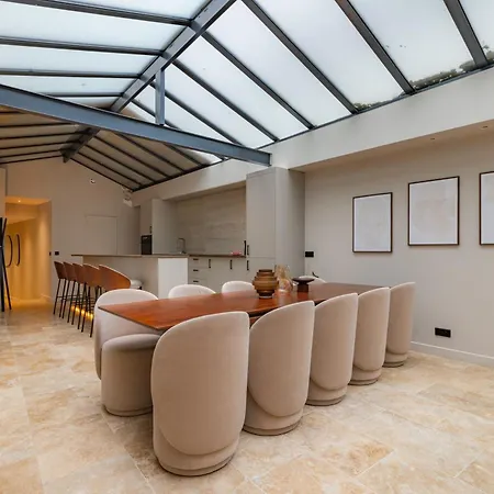 Luxury Grand Air-conditioned In The Heart Of